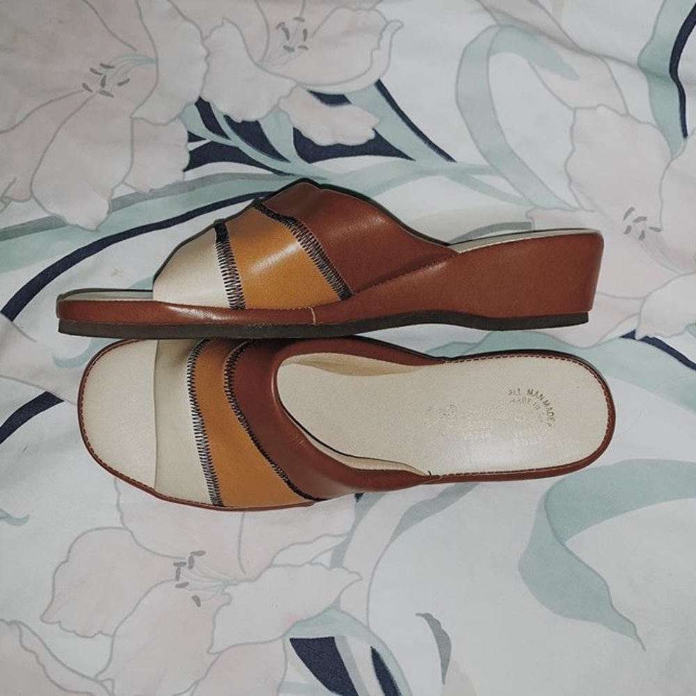 Lady’s sandals